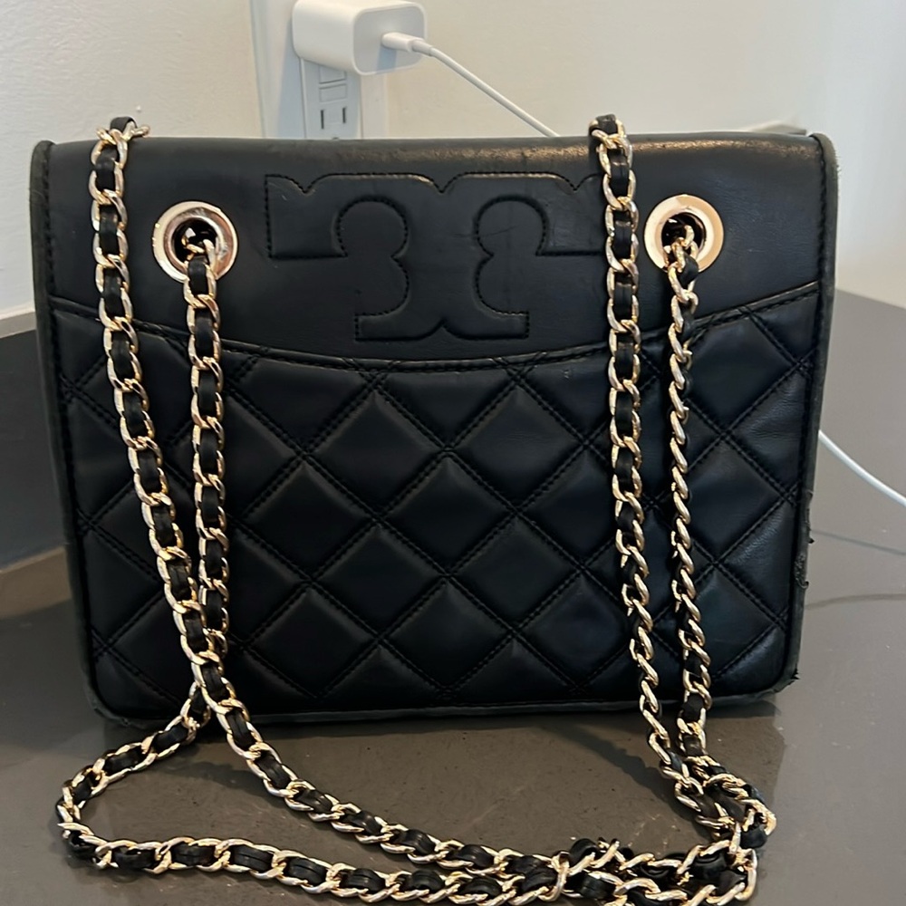Tory Burch Savannah black quilted bag
